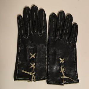 Black leather gloves VGUC with green stitching and ties. Wool and viscose lining